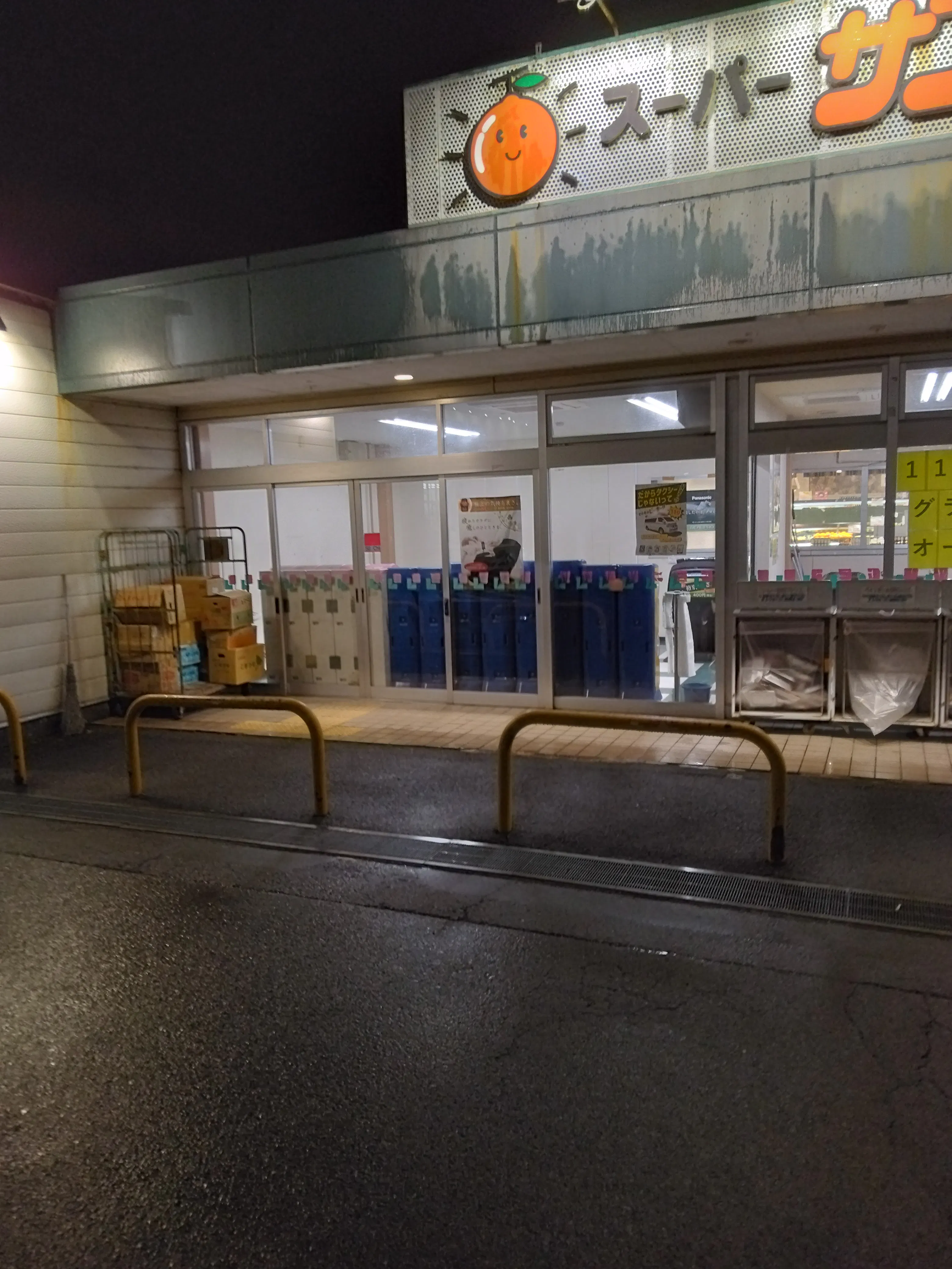 【サンフレッシュ宇治田原店】企業プロモーションや物販イベントに最適な暖房完備の風除室スペース