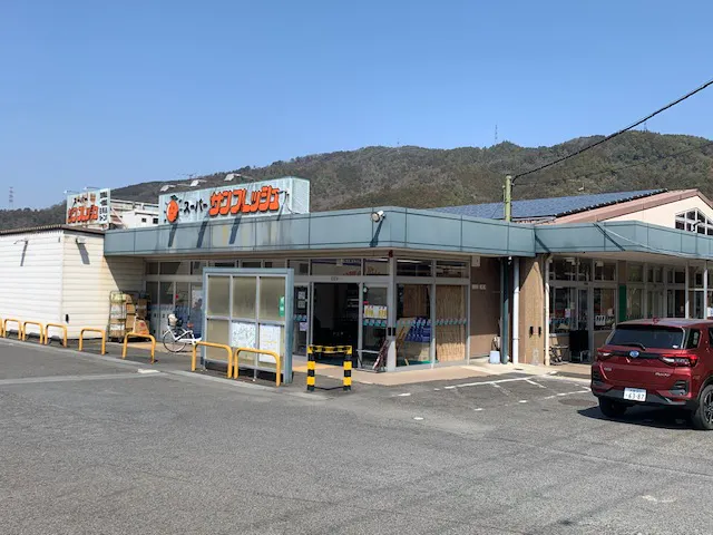 【サンフレッシュ宇治田原店】企業プロモーションや物販イベントに最適な暖房完備の風除室スペース