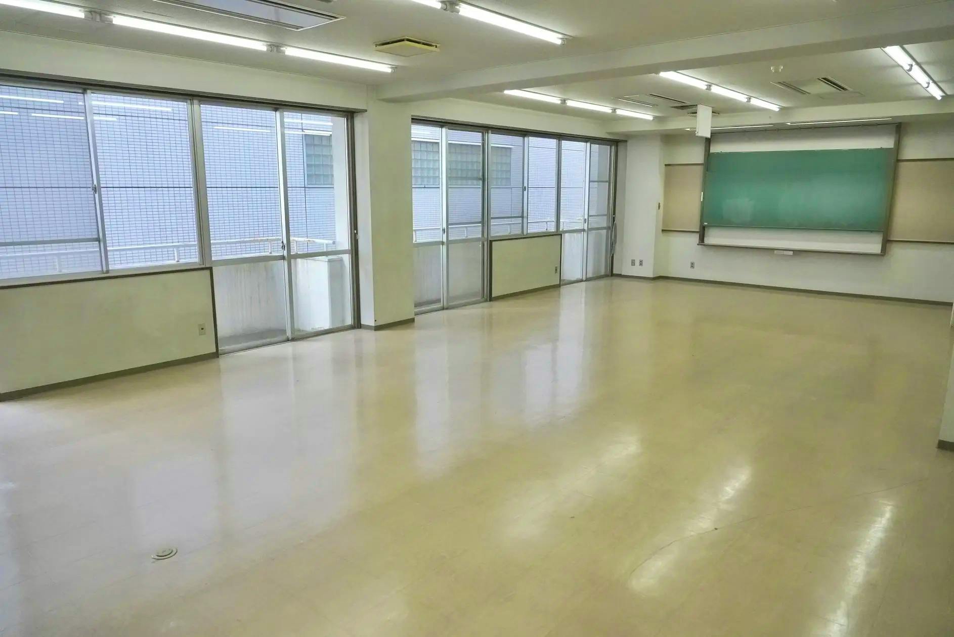 【飯田橋駅2分】撮影やイベントに最適な学校跡地のレンタルスペース（2F教室C）