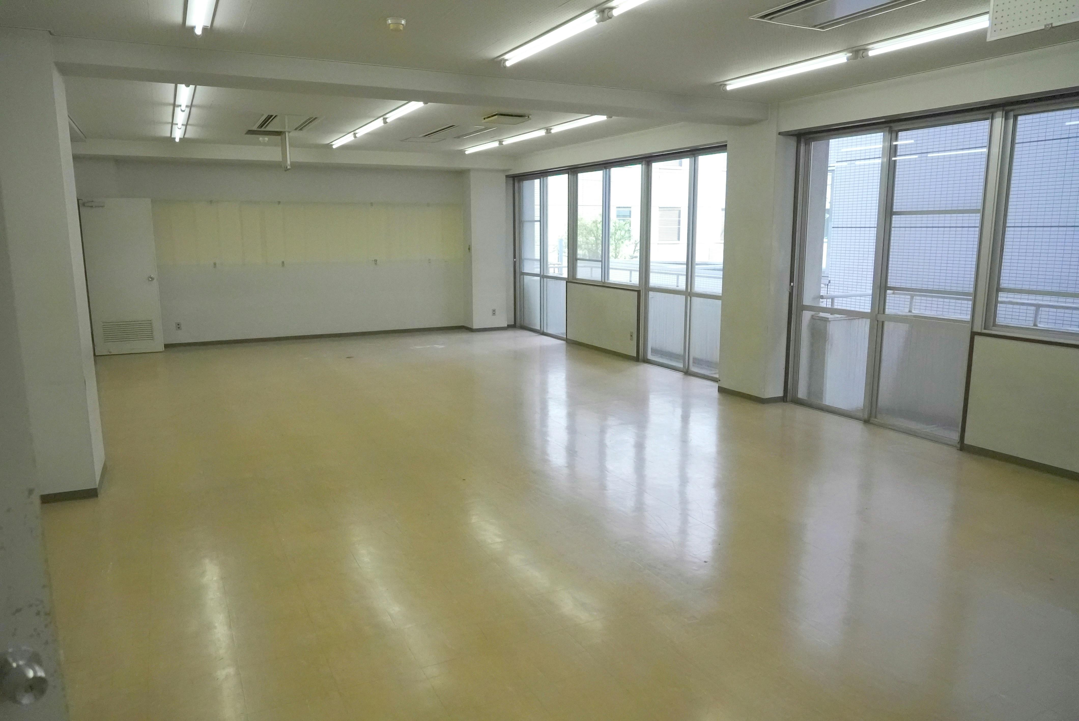 【飯田橋駅2分】撮影やイベントに最適な学校跡地のレンタルスペース(2F教室C)