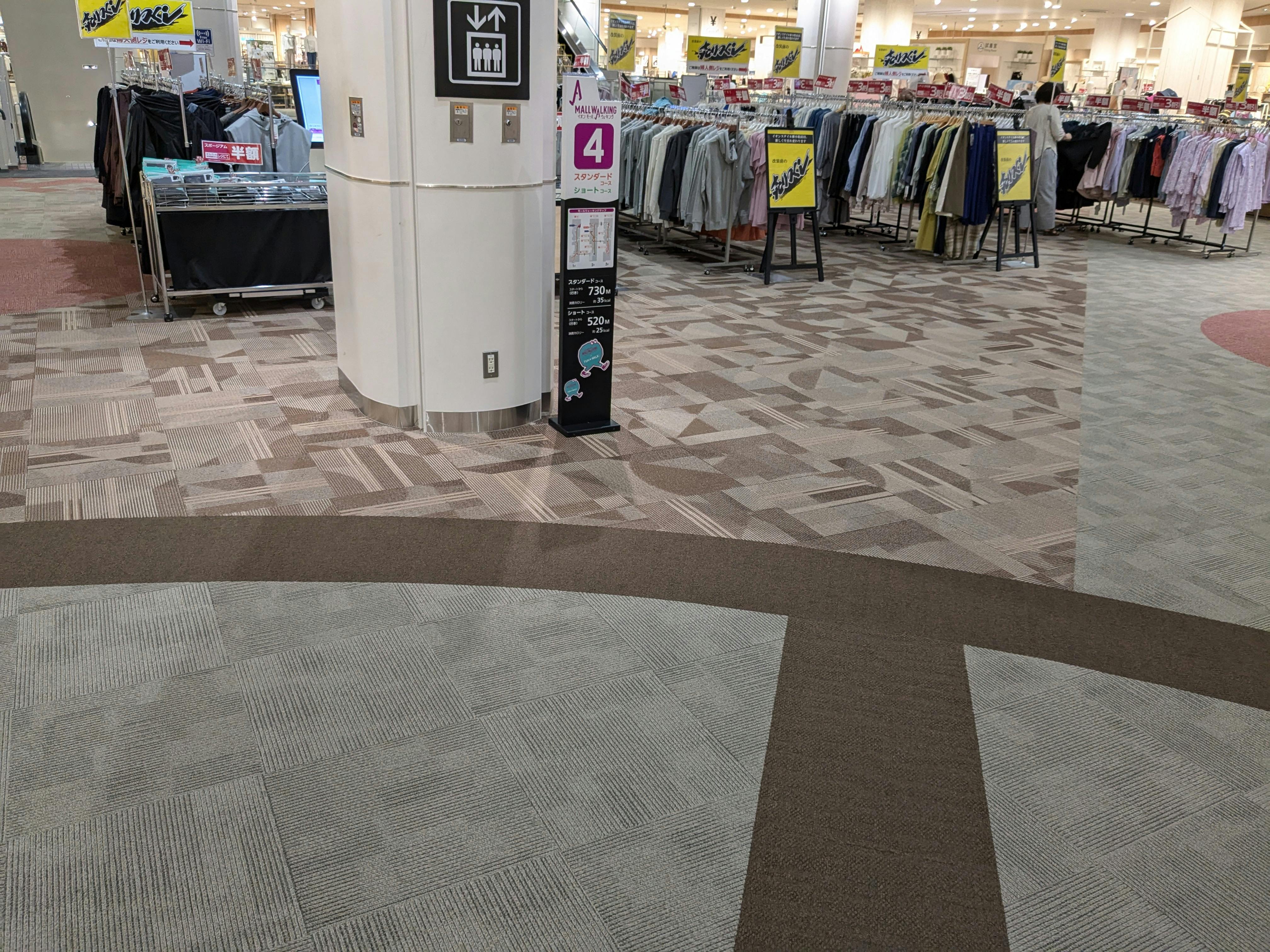 【イオンモール新小松】2F イオンスタイル前スペースの画像