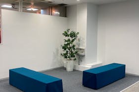 【香林坊アトリオ】デパ地下フロアにあるエスカレーター隣の特設スペース|食や物販の催事に最適