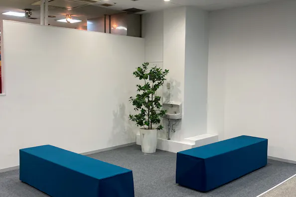 【香林坊アトリオ】デパ地下フロアにあるエスカレーター隣の特設スペース|食や物販の催事に最適