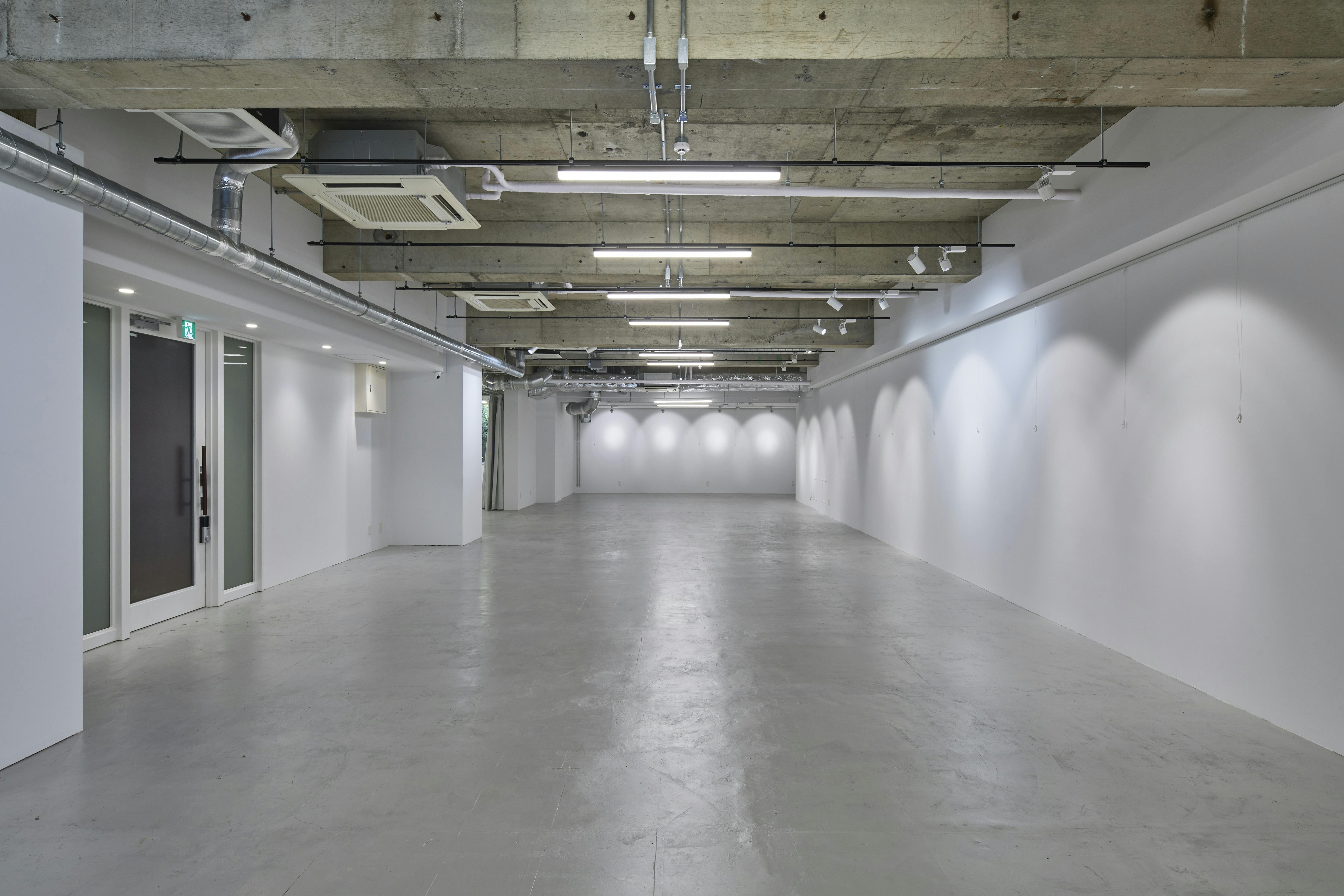 【渋谷駅1分】ポップアップイベントやオフラインイベントに適した天高3.3mのシンプルな内装のイベントスペース