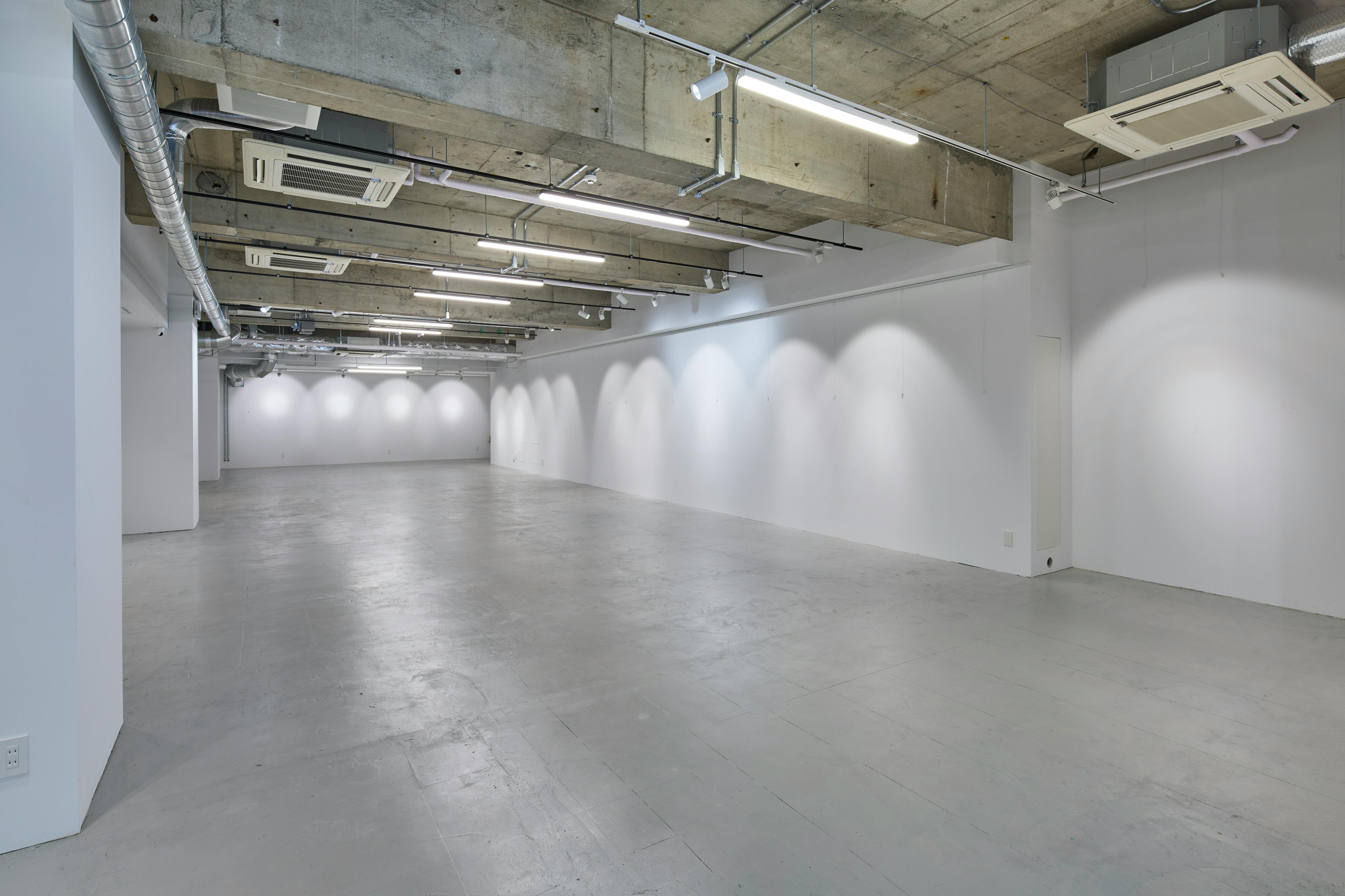 【渋谷駅1分】ポップアップイベントやオフラインイベントに適した天高3.3ｍのシンプルな内装のイベントスペース