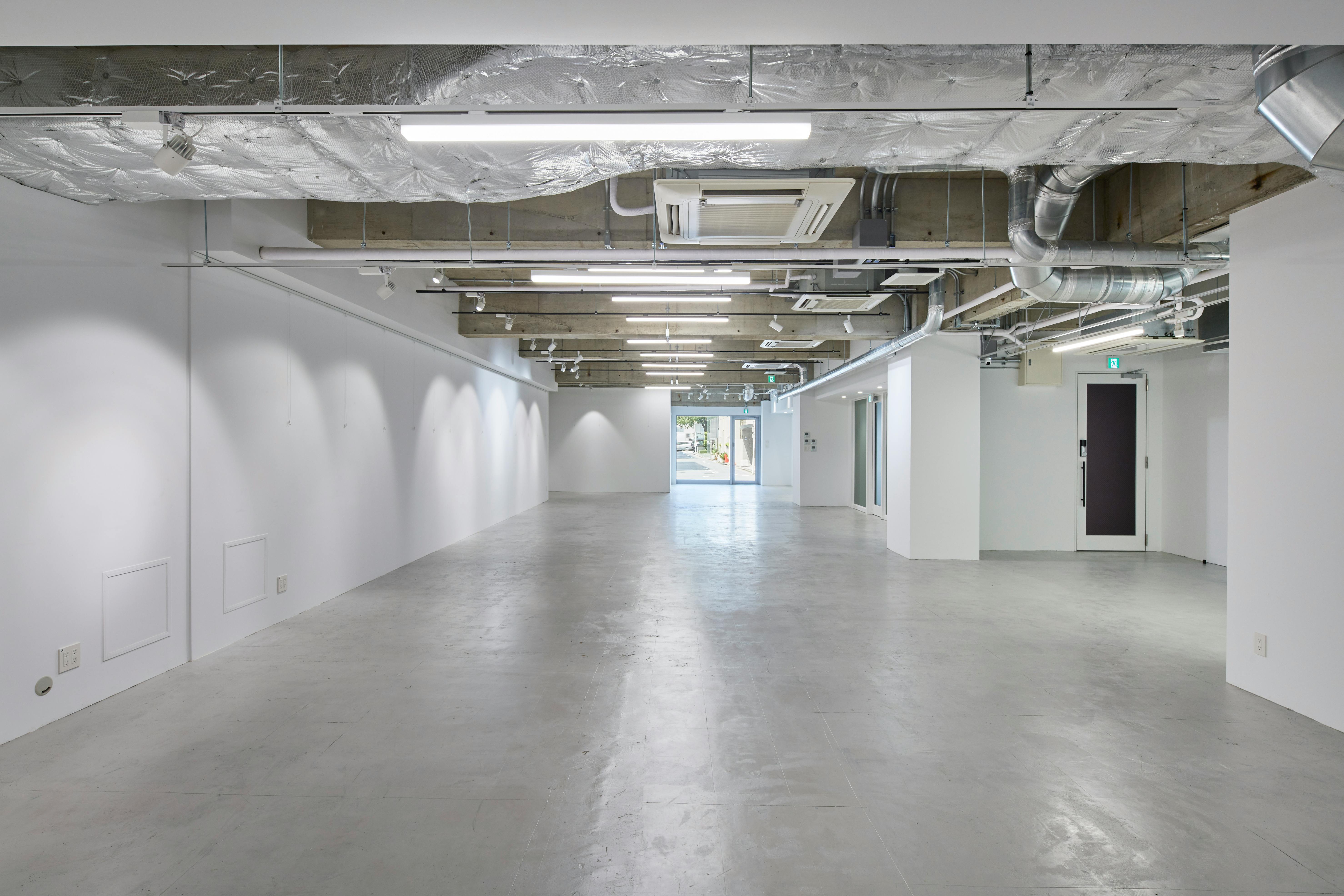 【渋谷駅1分】ポップアップイベントやオフラインイベントに適した天高3.3mのシンプルな内装のイベントスペース