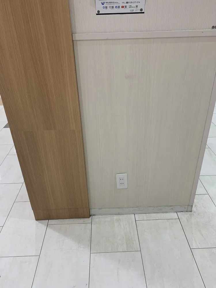 【オークワセントラルシティ和歌山】携帯キャリアのプロモーションに適したエレベーター前スペース