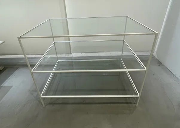 H100×W120×D80　三段ガラス棚