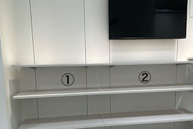 【新宿マルイアネックス】2階 カレンダリウムD02【食物販・物販】上りエスカレーター横、天井も高く開放感あり、什器完備