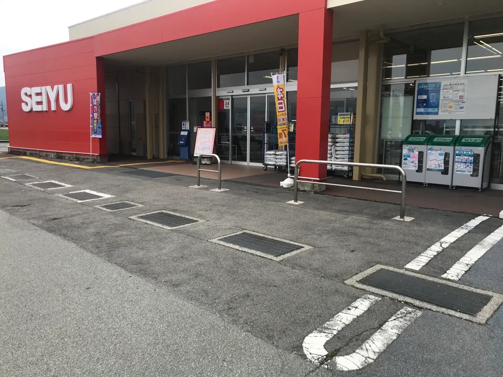 【西友　諏訪湖南店】軒先（カート置き場横）　ポップアップストア(物販、食物販)やプロモーション用途に最適なスーパー店内催事イベントスペース