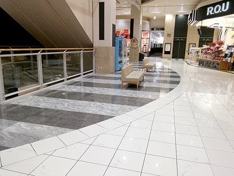 【イオンモール盛岡】1F 西エスカレーター横