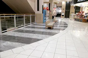 【イオンモール盛岡】1F 西エスカレーター横