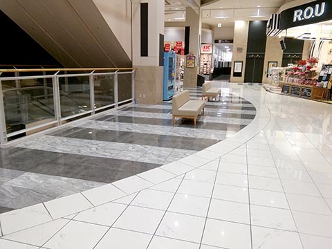 【イオンモール盛岡】1F 西エスカレータ横