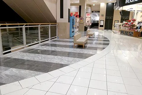 【イオンモール盛岡】1F 西エスカレータ横