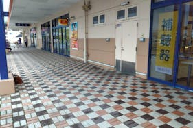 【ミスターマックス 北茂安店】店頭(マクドナルド側) 販促プロモーションや物販用途に最適な総合ディスカウントストアの催事イベントスペース