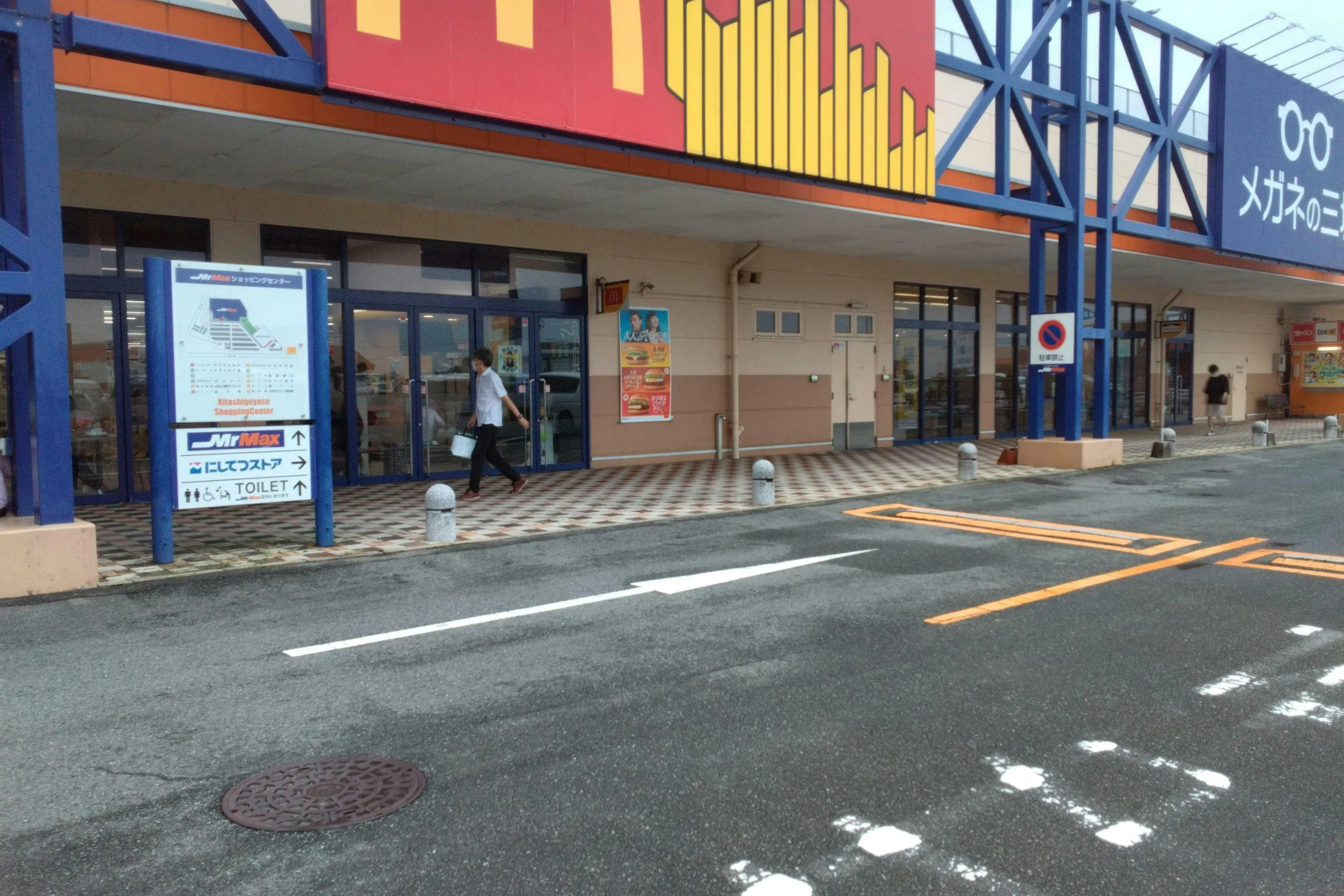 【ミスターマックス 北茂安店】店頭（マクドナルド側） 販促プロモーションや物販用途に最適な総合ディスカウントストアの催事イベントスペース