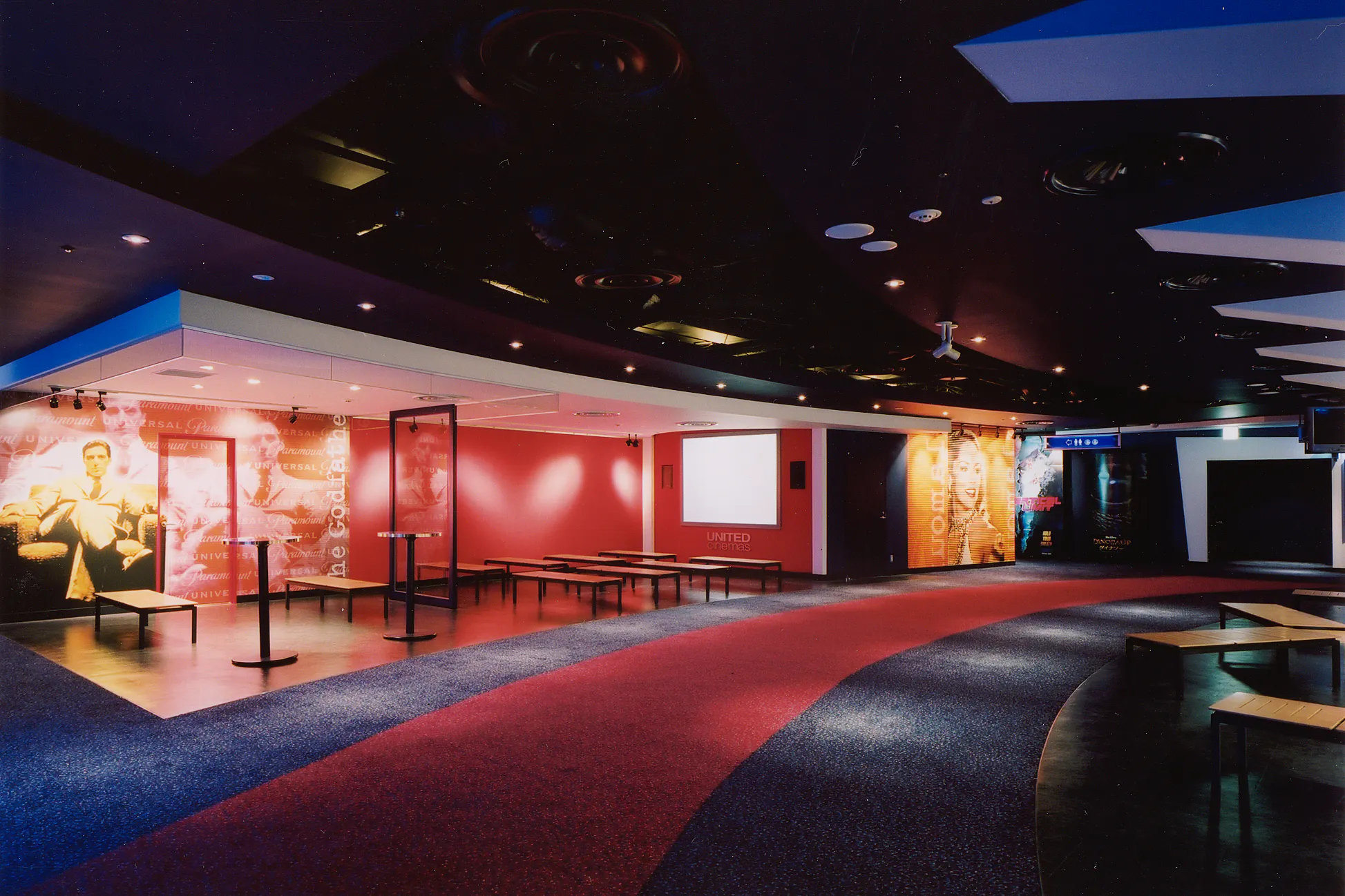 【ローソン・ユナイテッドシネマ 入間】プロモーションやチラシ・試供品配布に活用できる映画館のイベントスペース