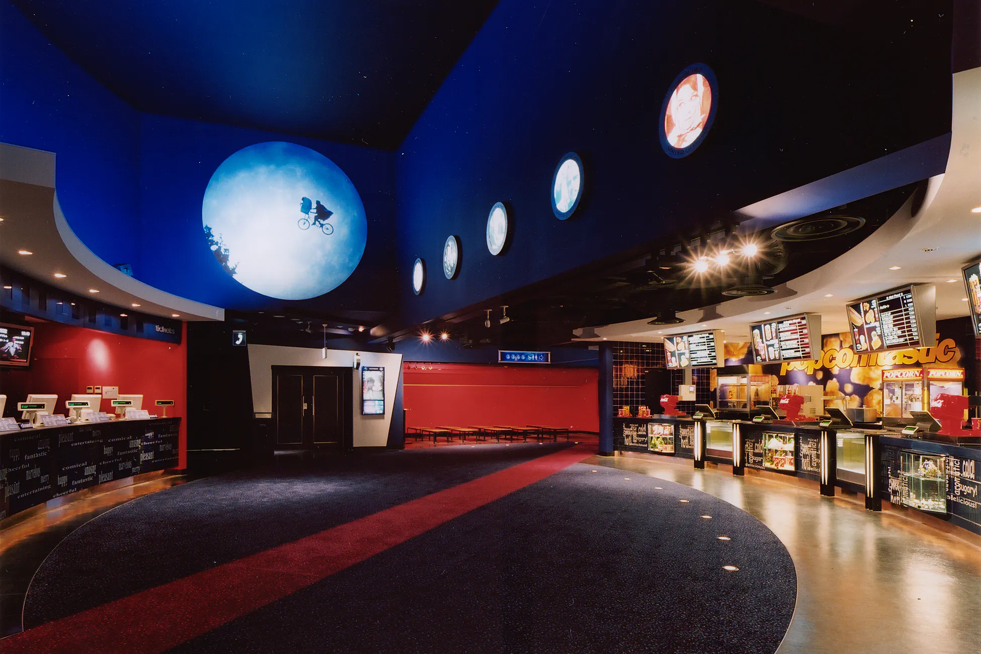 【ローソン・ユナイテッドシネマ 入間】プロモーションやチラシ・試供品配布に活用できる映画館のイベントスペース