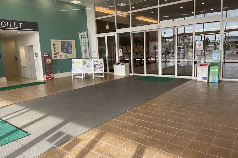 【フレスポ稲毛】PRイベントに利用可能な複合商業施設の1F風除室の画像2