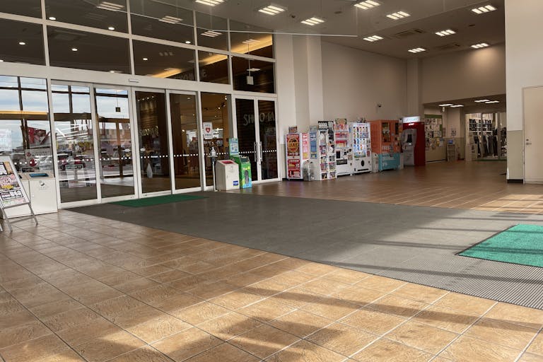 【フレスポ稲毛】PRイベントに利用可能な複合商業施設の1F風除室の画像3