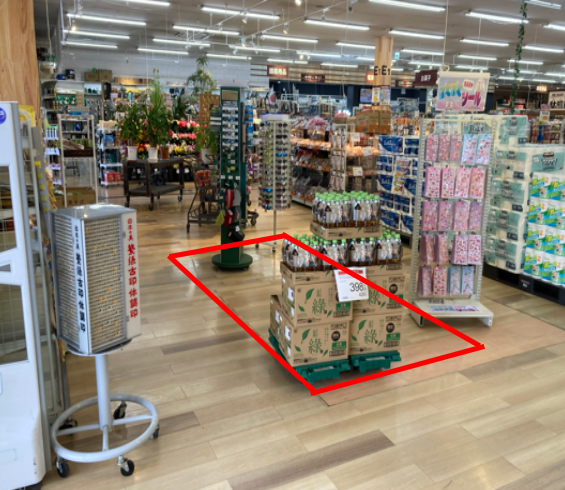 【ダイシン岩沼店】店内レジ横　プロモーションや物販に最適なホームセンター内階段前の催事イベントスペース