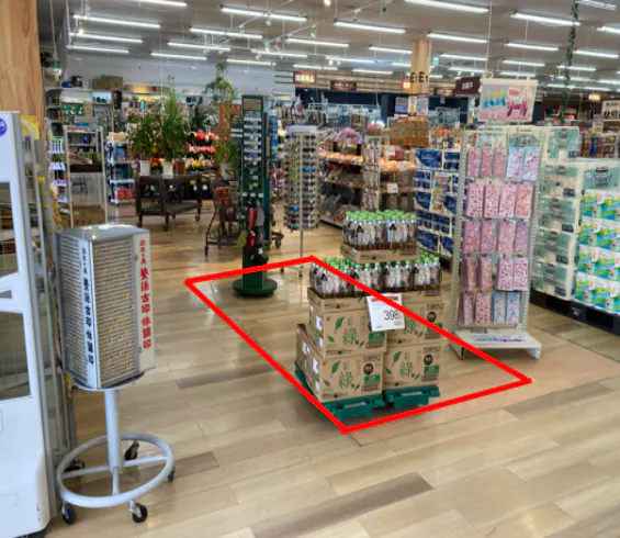 【ダイシン岩沼店】店内レジ横 プロモーションや物販に最適なホームセンター内階段前の催事イベントスペース