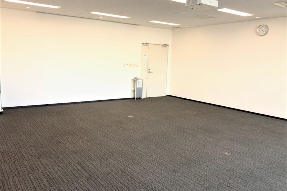 【ヒカリエカンファレンス(Room C)/渋谷駅直結】撮影や展示会にも最適なヒカリエ内にある大きな窓で解放感抜群なイベントスペース