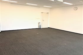 【ヒカリエカンファレンス(Room C)/渋谷駅直結】撮影や展示会にも最適なヒカリエ内にある大きな窓で解放感抜群なイベントスペース