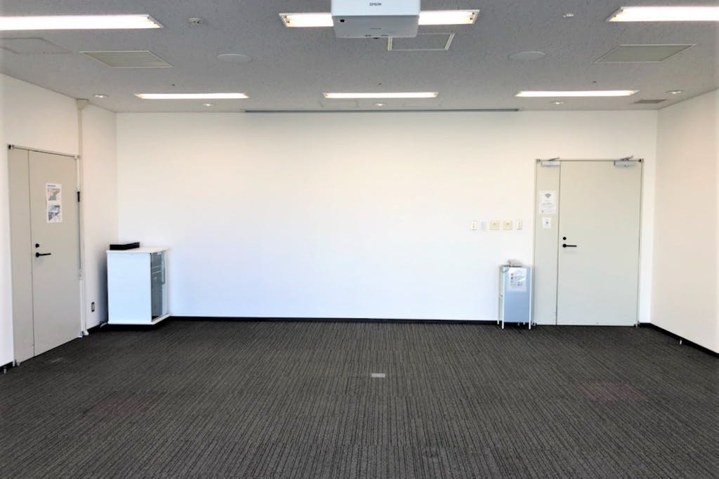 【ヒカリエカンファレンス(Room C)/渋谷駅直結】撮影や展示会にも最適なヒカリエ内にある大きな窓で解放感抜群なイベントスペース