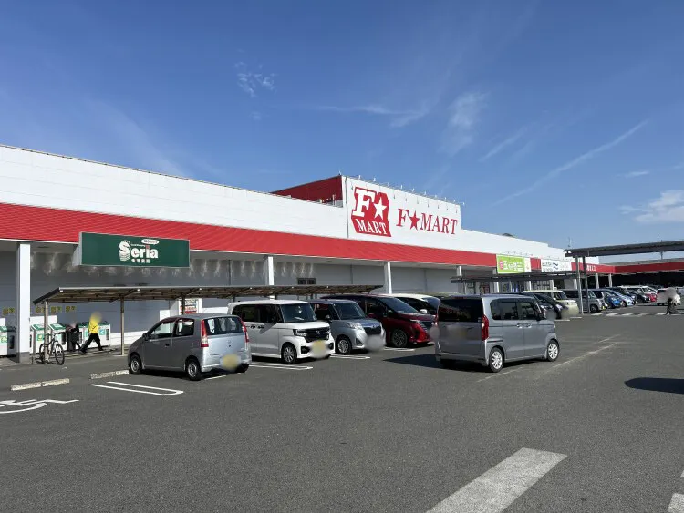 【エフマートサーキット通り】販促プロモーションに最適な食品側入口にある催事スペース