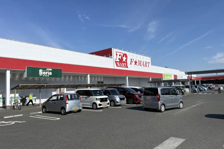 【エフマートサーキット通り】販促プロモーションに最適な食品側入口にある催事スペース