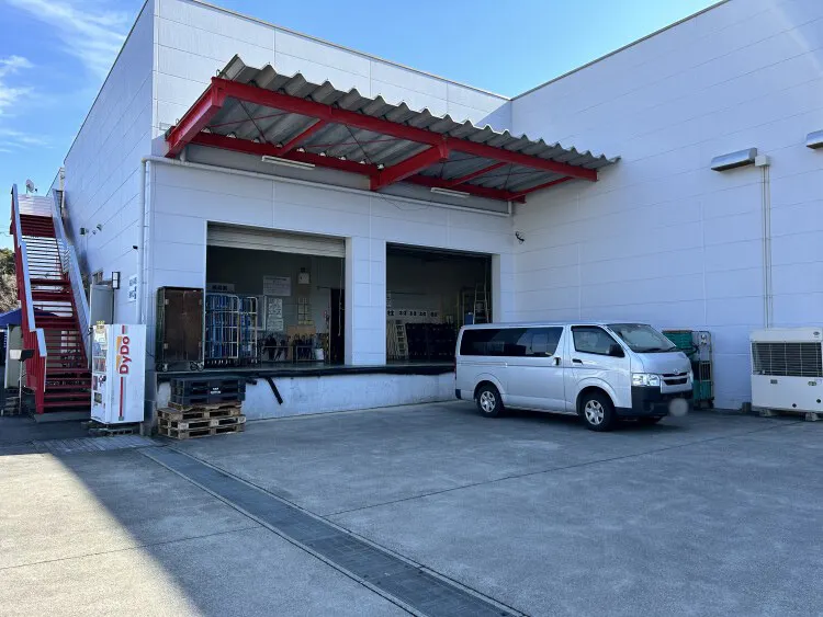 【エフマートサーキット通り】販促プロモーションに最適な食品側入口にある催事スペース