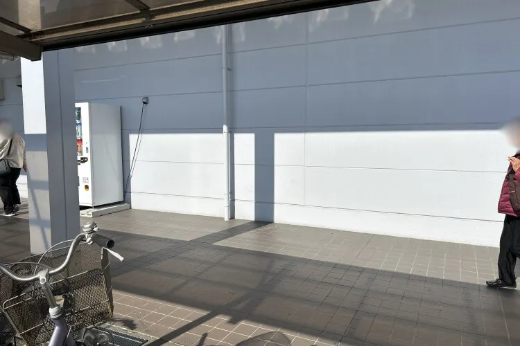 【エフマートサーキット通り】販促プロモーションに最適な食品側入口にある催事スペース