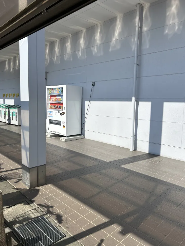 【エフマートサーキット通り】販促プロモーションに最適な食品側入口にある催事スペース