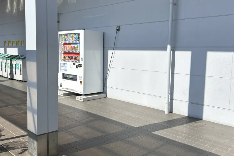 【エフマートサーキット通り】販促プロモーションに最適な食品側入口にある催事スペース