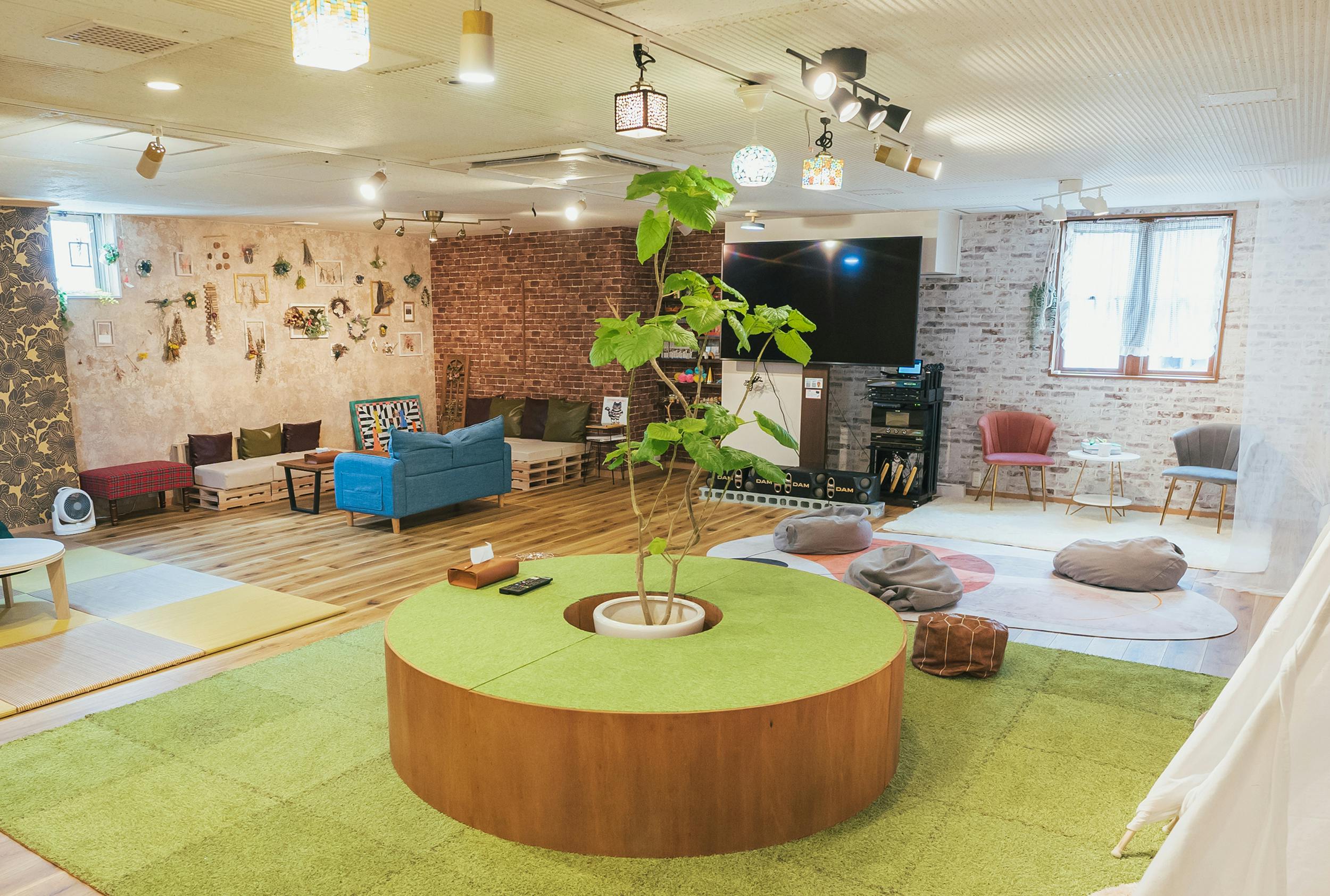 【近鉄日本橋駅3分】大阪難波駅、なんば駅、近鉄日本橋駅3駅からのアクセス抜群!撮影会や展示販売会、オフラインイベントにぴったりなコンセプトスタジオ