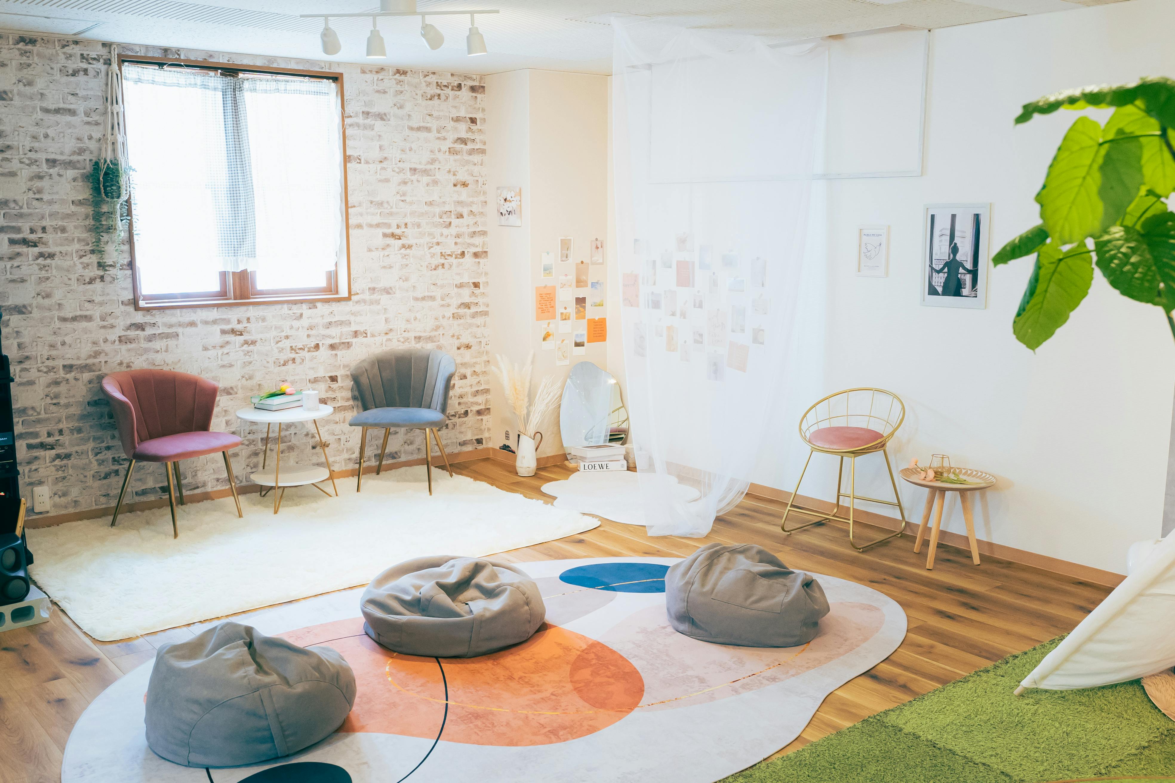 【近鉄日本橋駅3分】大阪難波駅、なんば駅、近鉄日本橋駅3駅からのアクセス抜群!撮影会や展示販売会、オフラインイベントにぴったりなコンセプトスタジオ