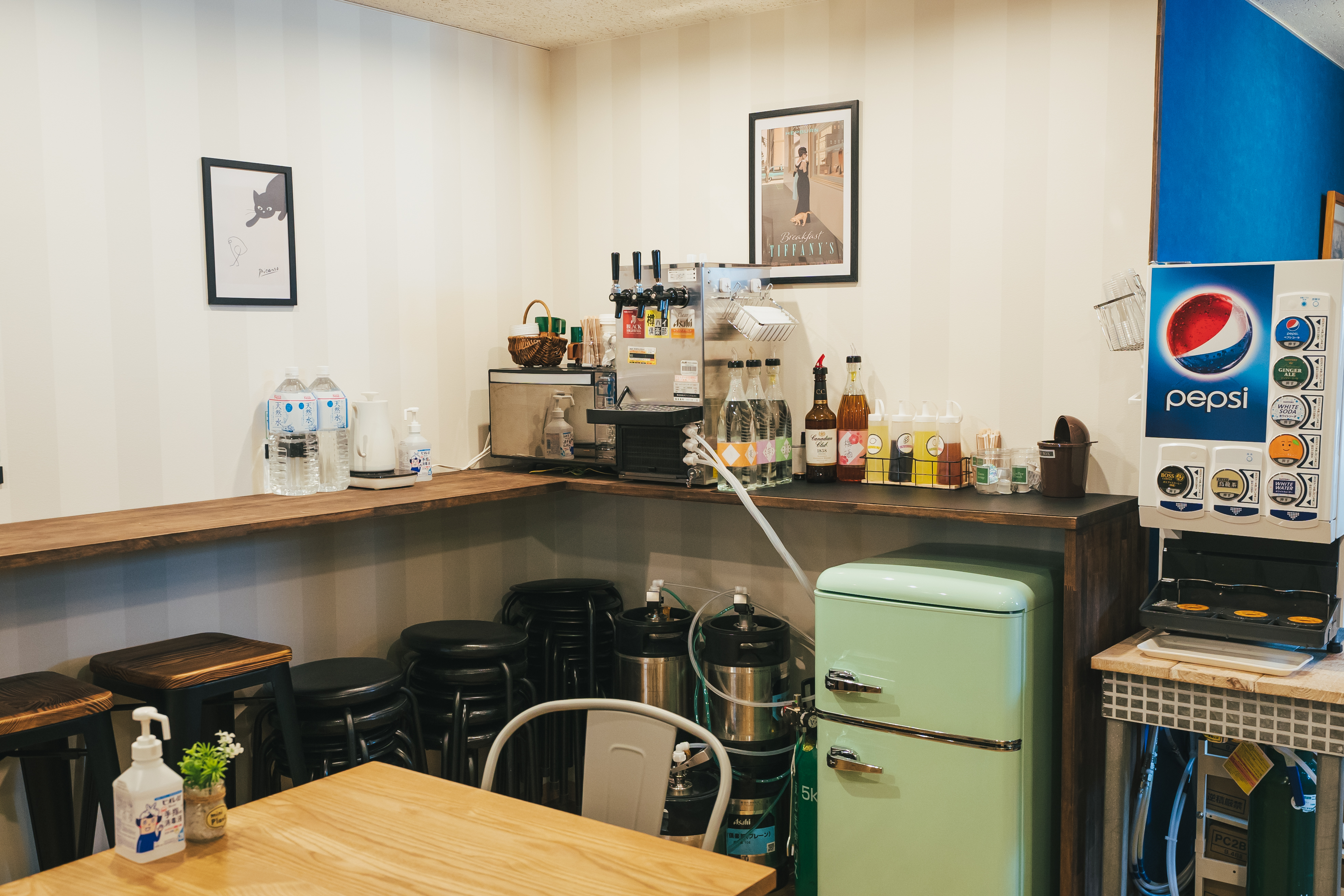 【近鉄日本橋駅3分】大阪難波駅、なんば駅、近鉄日本橋駅3駅からのアクセス抜群！撮影会や展示販売会、オフラインイベントにぴったりなコンセプトスタジオ