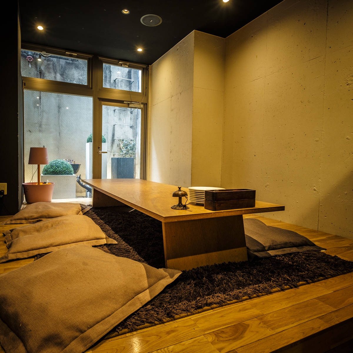 開閉式の扉のある個室です。荷物置きやバックヤードとしてもご利用いただけます。