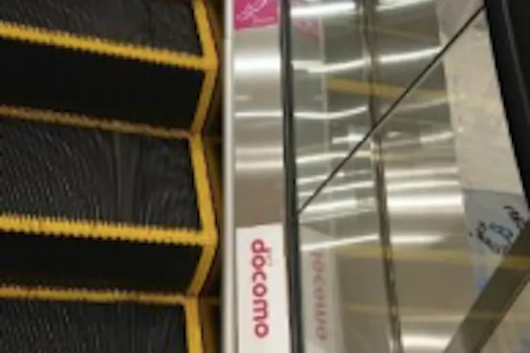 【イオンモール白山】モール内広告 エスカレーター(レーン)の画像1