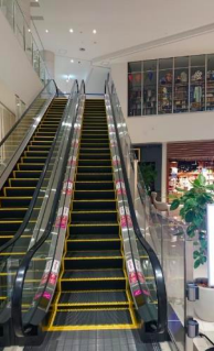 【イオンモール白山】モール内広告 エスカレーター（レーン）