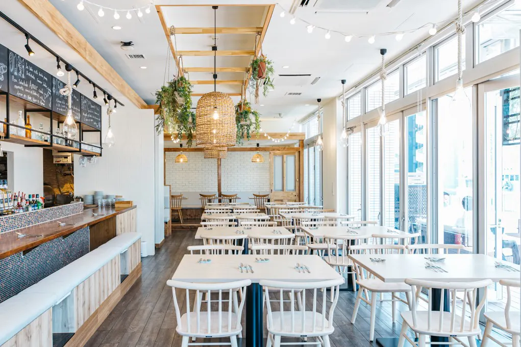 【田町駅7分】ロケ等の撮影用途やクローズドイベント、オフサイトミーティング等に最適な一面ホワイトとウッドを基調としたイベントスペース