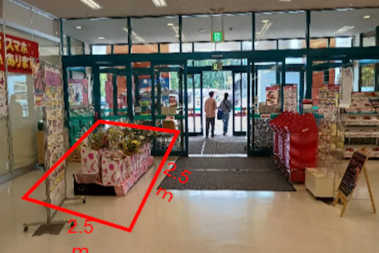 【マックスバリュ野辺地店】食品側出入口横 販促プロモーションに最適なスーパー店内催事イベントスペースの画像2