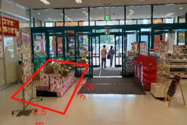 【マックスバリュ野辺地店】食品側出入口横 販促プロモーションに最適なスーパー店内催事イベントスペース