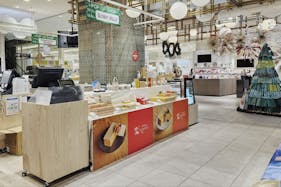 【北千住マルイ】2階 カレンダリウムF12【食物販・物産展】店内入って正面、什器完備の好立地スペース