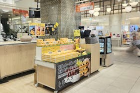 【北千住マルイ】2階 カレンダリウムF12【食物販・物産展】店内入って正面、什器完備の好立地スペース