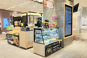 【北千住マルイ】2階 カレンダリウムF12【食物販・物産展】店内入って正面、什器完備の好立地スペース