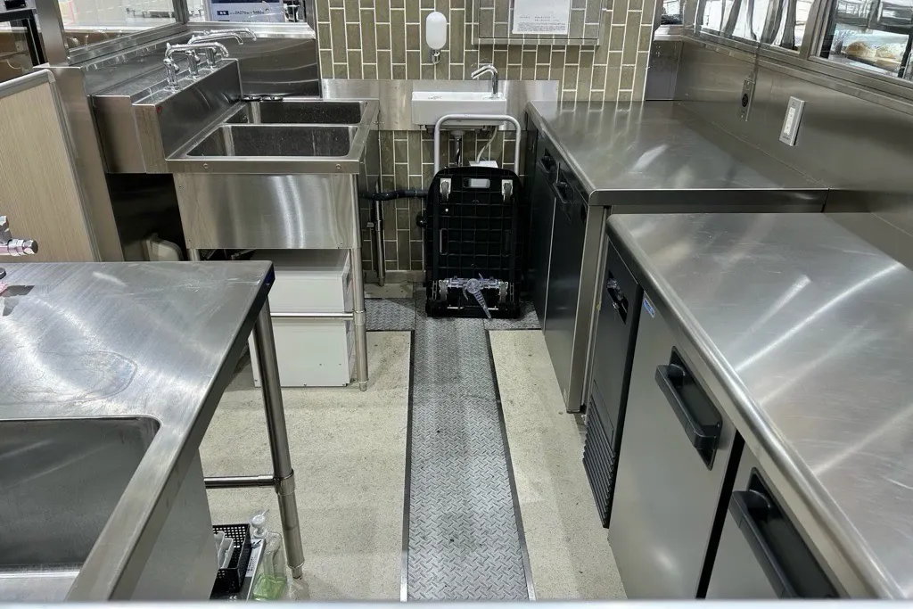 【北千住マルイ】2階 カレンダリウムF12【食物販・物産展】店内入って正面、什器完備の好立地スペース