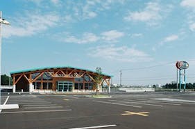 【ダイナム富山南店】キッチンカーやプロモーションイベントでの出店に最適なアミューズメント施設のイベントスペース(駐車場)