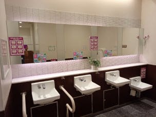 【イオンモール大和郡山】モール内広告 化粧室鏡ステッカーの画像